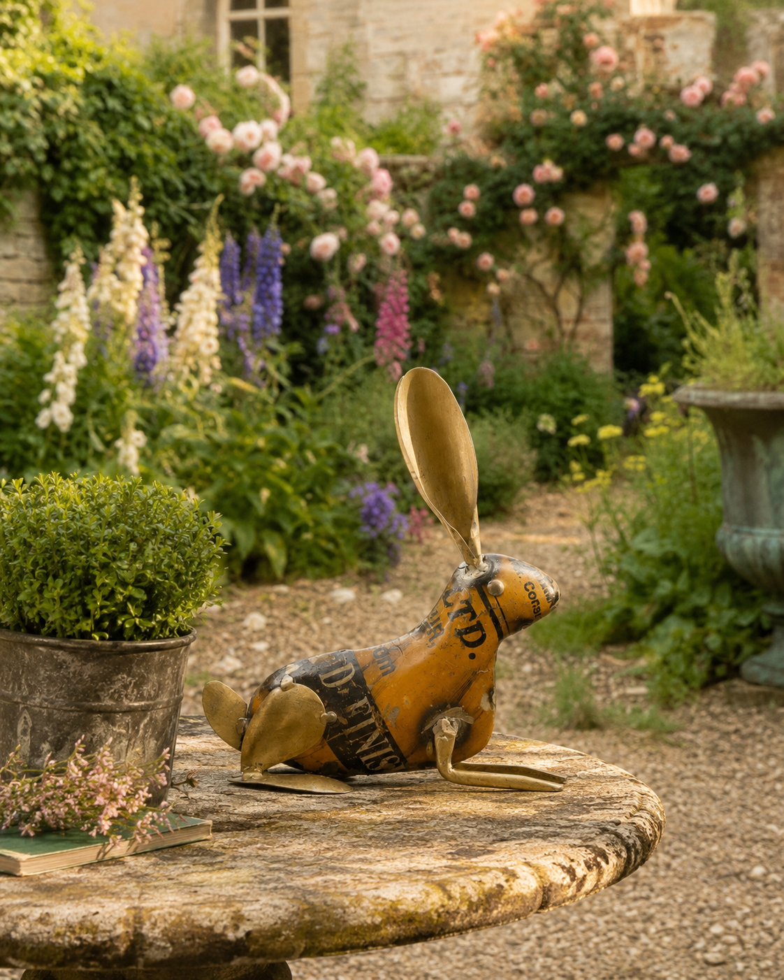 RECYCLED IRON GOLD BUNNY STANDING